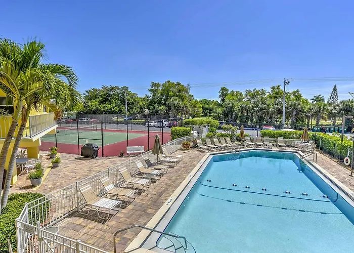 Marco Island Condo With Patio Steps To Beach Access