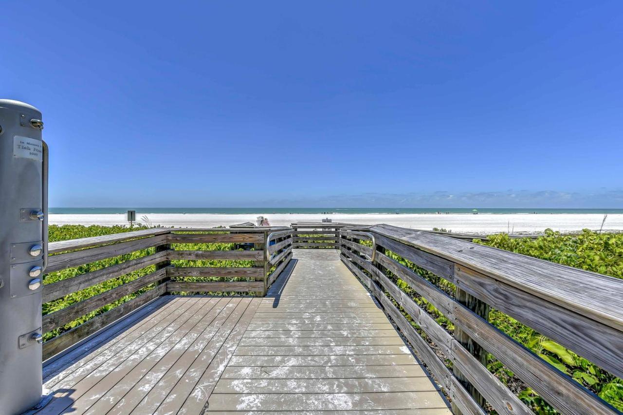With Patio Steps To Access Apartment *